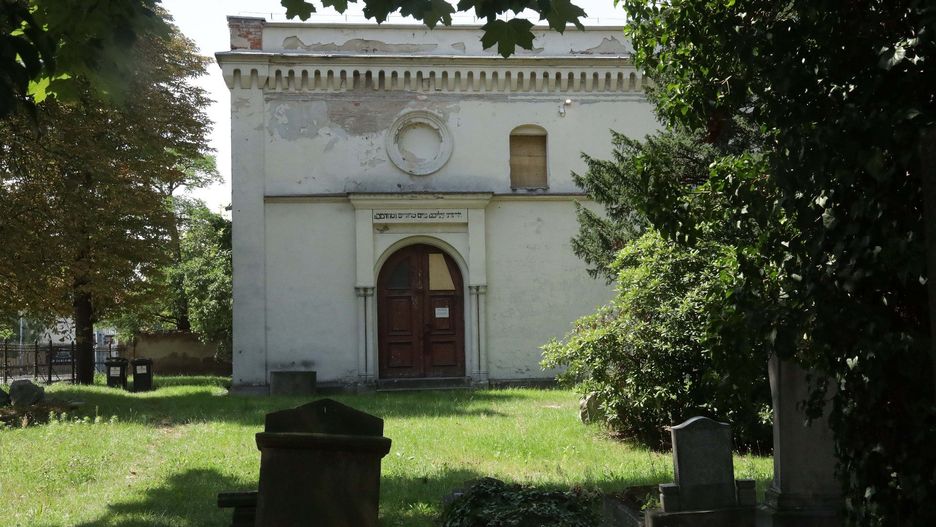 Dom Pogrzebowy na cmentarzu żydowskim w Legnicy ma prawie 150 lat. Zobacz zdjęcia