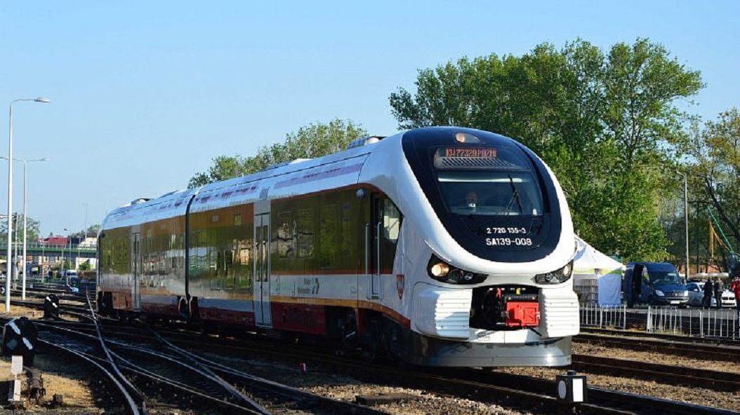 Dwa pociągi omal nie zderzyły się na jednym torze