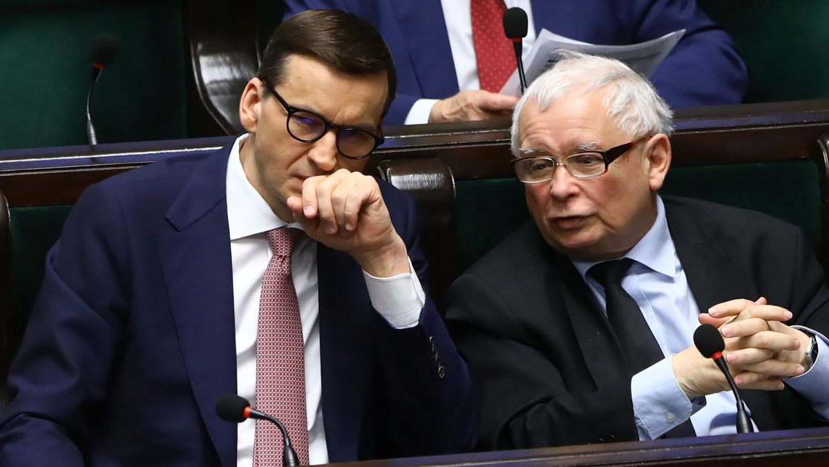 Nowy sondaż. Na zdjęciu Mateusz Morawiecki i Jarosław Kaczyński