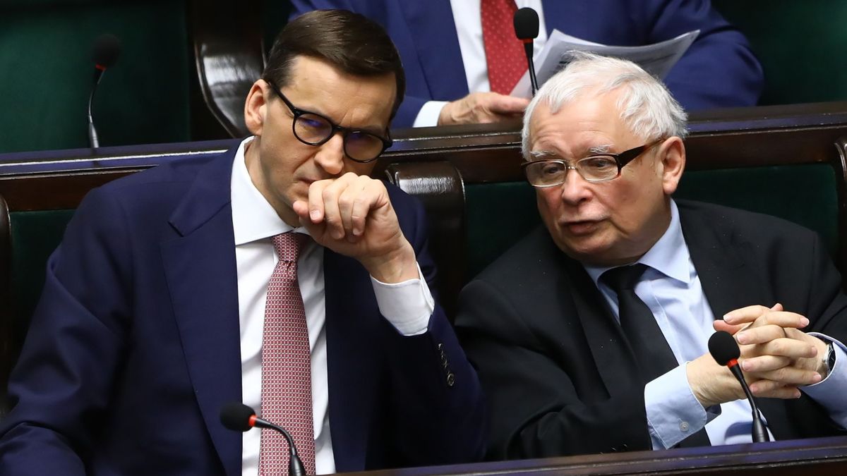 Mateusz Morawiecki i Jarosław Kaczyński. Sejm, 28 kwietnia 2022 r.

