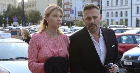 Wiecznie młody Krzysztof Ibisz i jego ciężarna ukochana pędzą do Opery Narodowej (ZDJĘCIA)