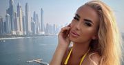 Izabela Macudzińska w skąpym bikini i RÓŻOWEJ PERUCE wygina się na hotelowym leżaku w Dubaju (FOTO)