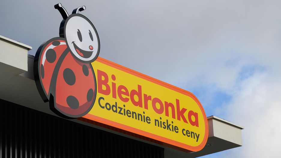 logo sieci Biedronka
Sk�rzewo, 24.11.2023. Pierwszy butelkomat sieci Biedronka zosta� zainstalowany przy sklepie w Sk�rzewie, 24 bm. (jk) PAP/Jakub Kaczmarczyk
Jakub Kaczmarczyk
automat, biedronka, butelki, butelkomat, dyskont, ekologia, ilustracja, logo, plastik, plastikowa, punkt, recycling, recykling, reklama, znak firmowy