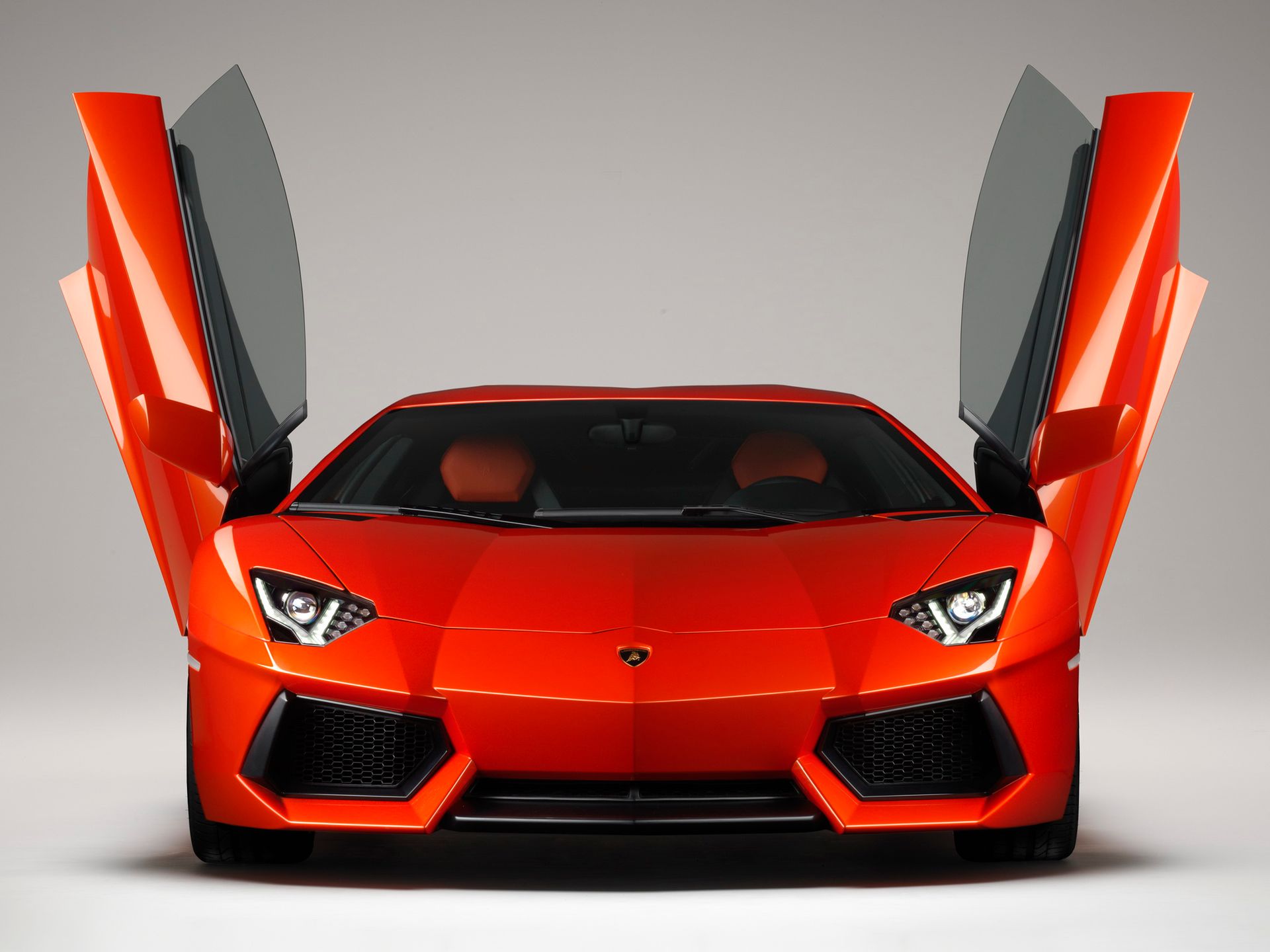 Od dekad z V12: ewolucja hipersamochodów Lamborghini 91