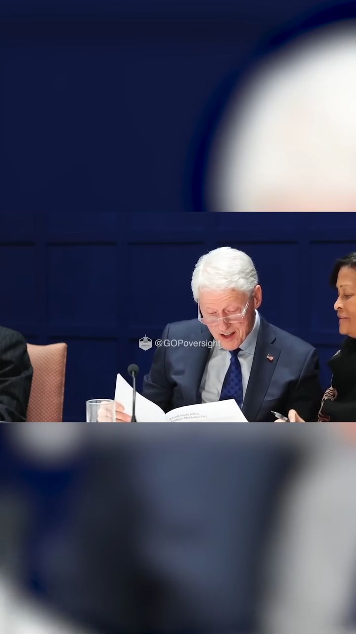 Bill Clinton podczas składania zeznań