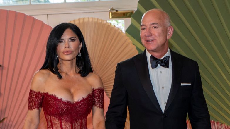 Jeff Bezos i Lauren Sanchez na kolacji w Białym Domu. Ukochana miliardera postawiła na wydekoltowaną suknię (FOTO)