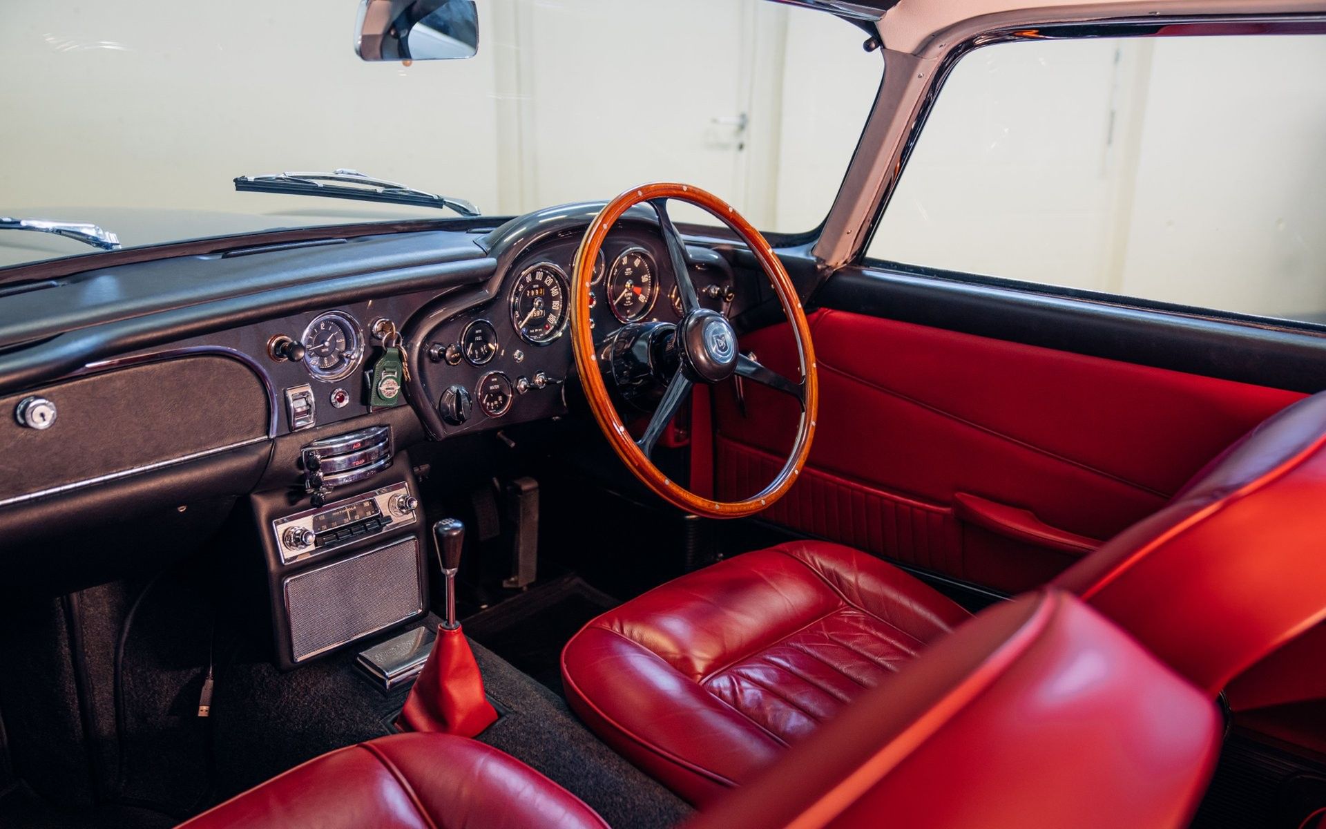 Aston Martin DB5 Seana Connery'ego