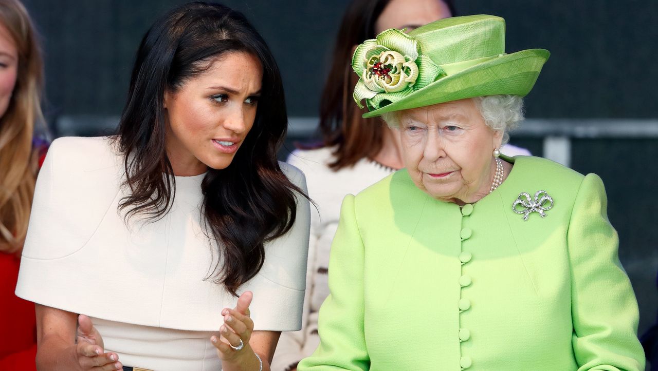 Królowa Elżbieta II narzekała na suknię Meghan Markle. Ta jej odpowiedziała