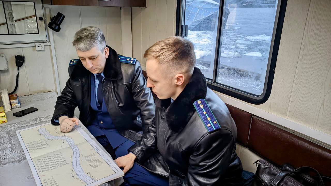 Śledczy na miejscu wypadku 