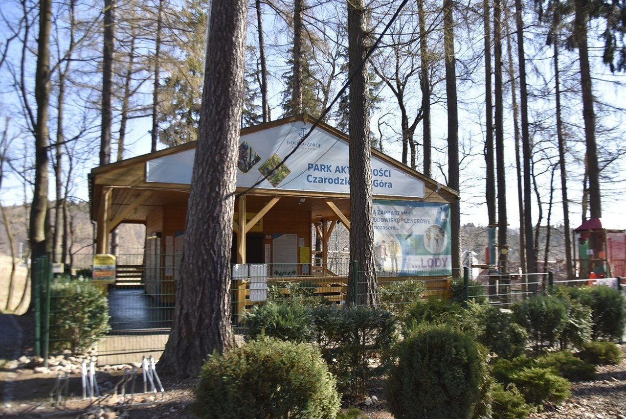 W czasie wakacji warto odwiedzić Park Aktywności &#34;Czarodziejska Góra&#34; w Jedlinie-Zdroju