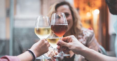 Naukowcy o szkodliwości alkoholu: Więcej, niż jeden drink dziennie może spowodować przedwczesną śmierć