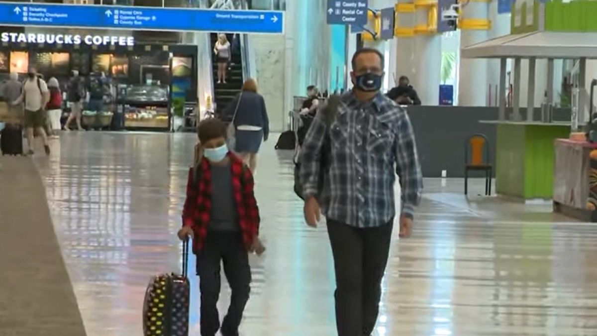 Bahaudin Mujtaba i jego żona zdecydowali się na adopcję chłopca z Afganistanu. Gdy tylko doszła do skutku, w kraju doszli do władzy talibowie 