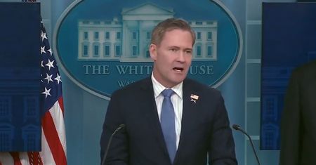 "Trump jest sfrustrowany". Doradca prezydenta USA zabiera głos po odmowie Zełenskiego