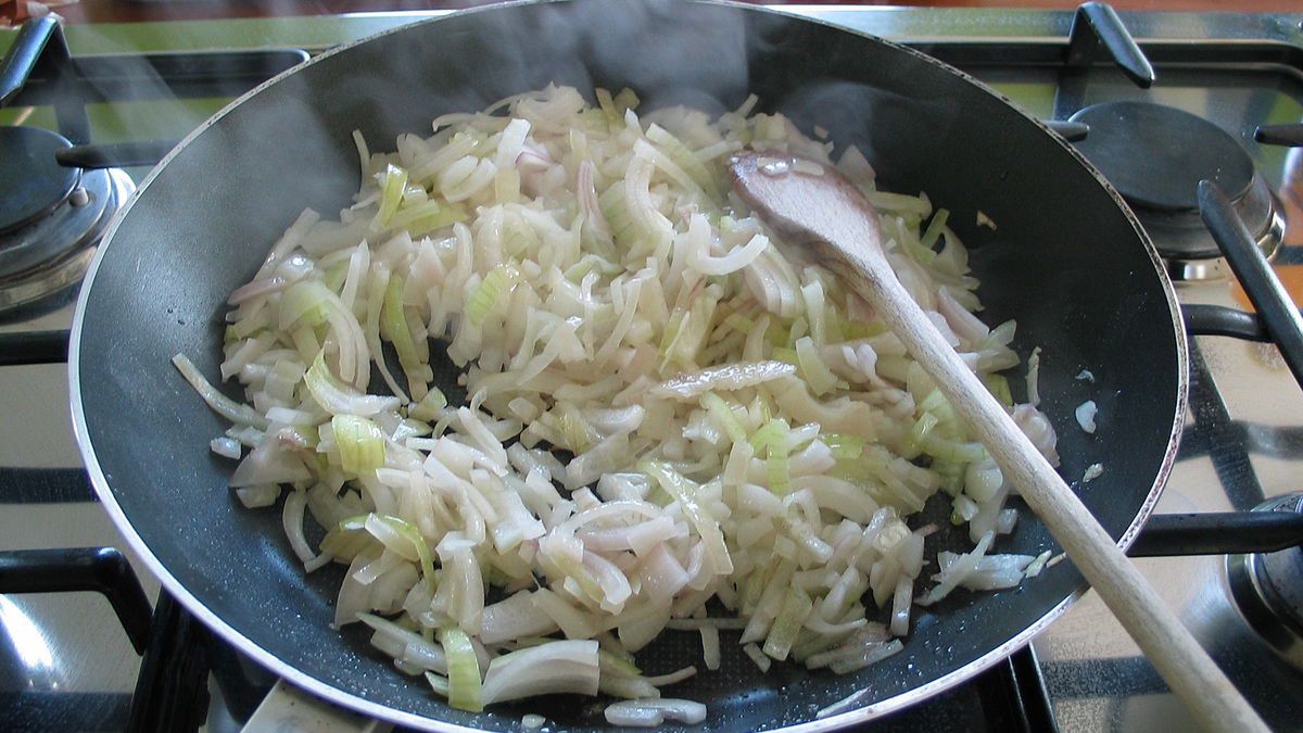 przepis na smazona cebulke