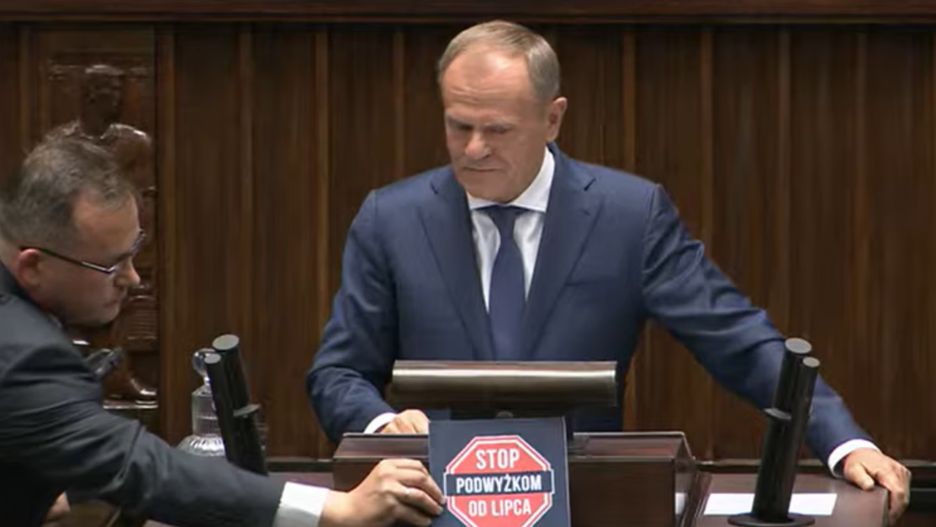 Poseł wtargnął na mównicę
