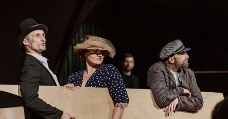 Kwiecień na deskach Teatru Centralnego