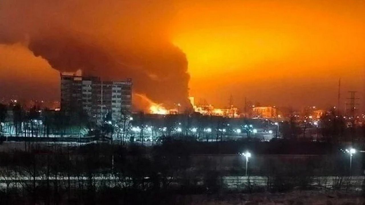 Großbrand in Acetonfabrik bei Sankt Petersburg: Ursache unklar