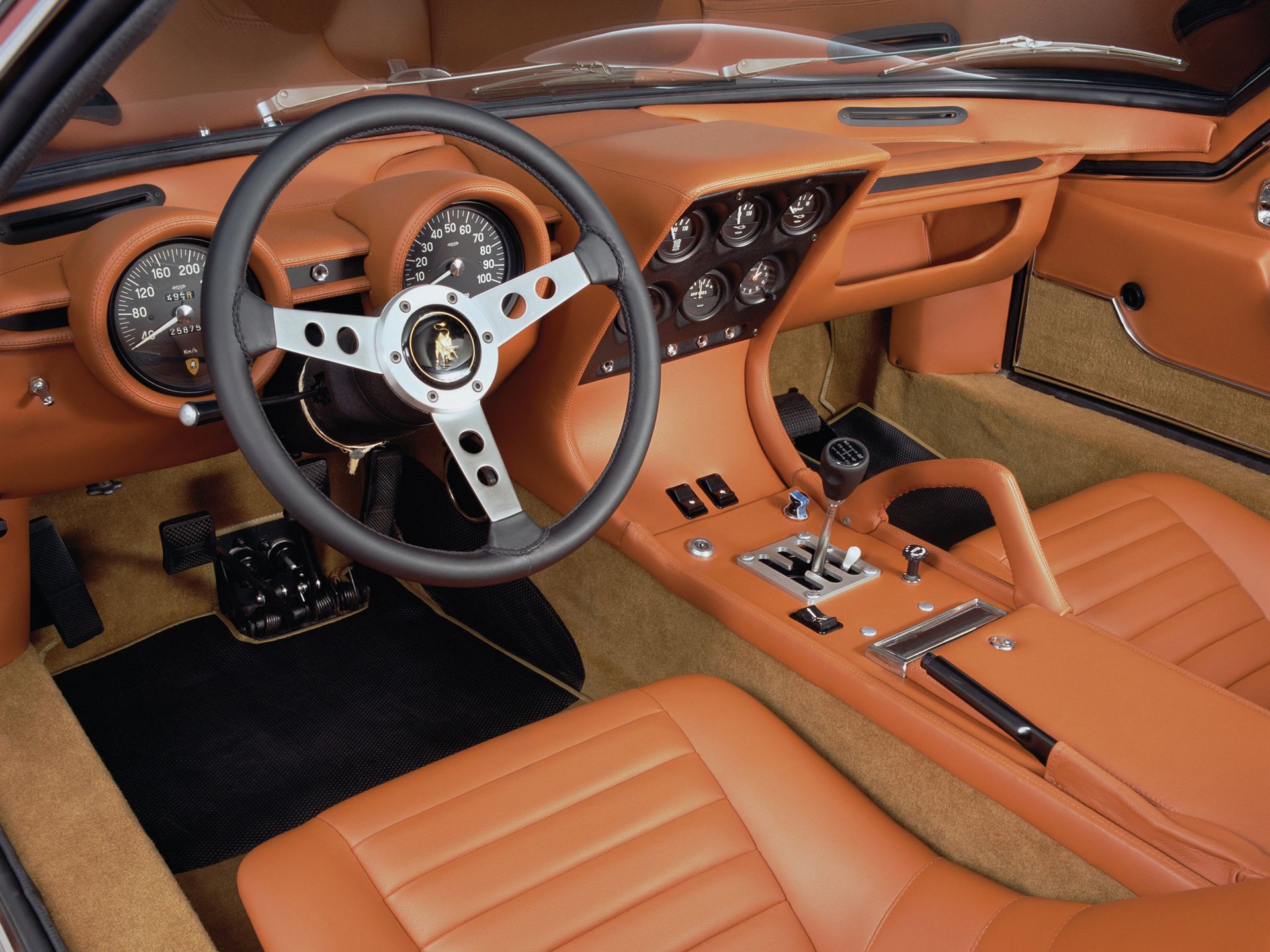 Od dekad z V12: ewolucja hipersamochodów Lamborghini 20