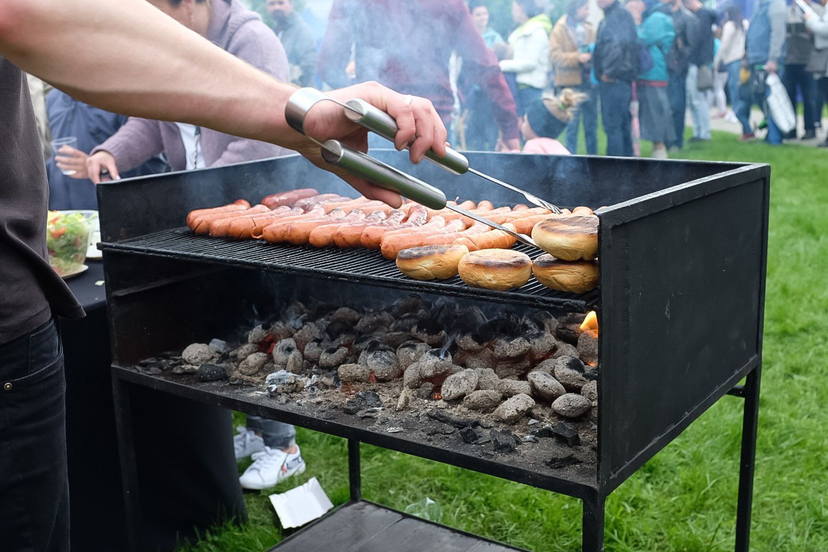 Gdzie legalnie grillować lub palić ognisko w Krakowie? Oto lista dozwolonych i zakazanych miejsc
