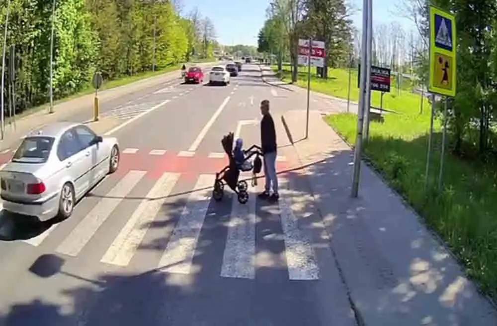 Zielona Góra. Szokujące zdarzenie na przejściu dla pieszych. Mogli zabić. Trzech kierowców straci prawa jazdy