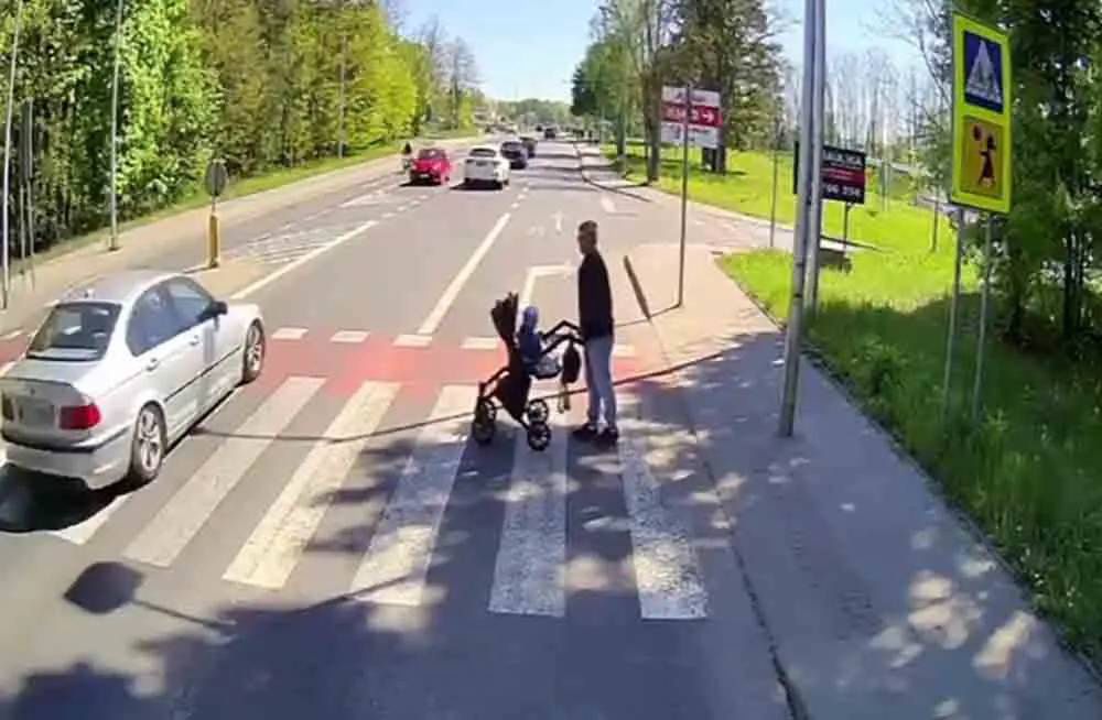 Zielona Góra. Szokujące zdarzenie na przejściu dla pieszych. Mogli zabić. Trzech kierowców straci prawa jazdy
