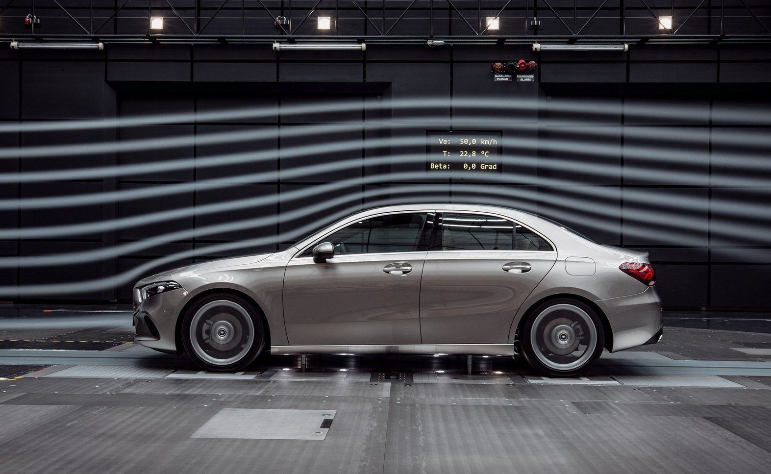 Dziś żaluzje na chłodnicę stosuje się m.in. w celu ograniczenia współczynnika oporu powietrza i tym samym zmniejszenia zużycia paliwa.