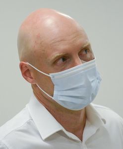 Opiekun syna Krzysztofa Krawczyka jest po operacji. Jak się czuje?