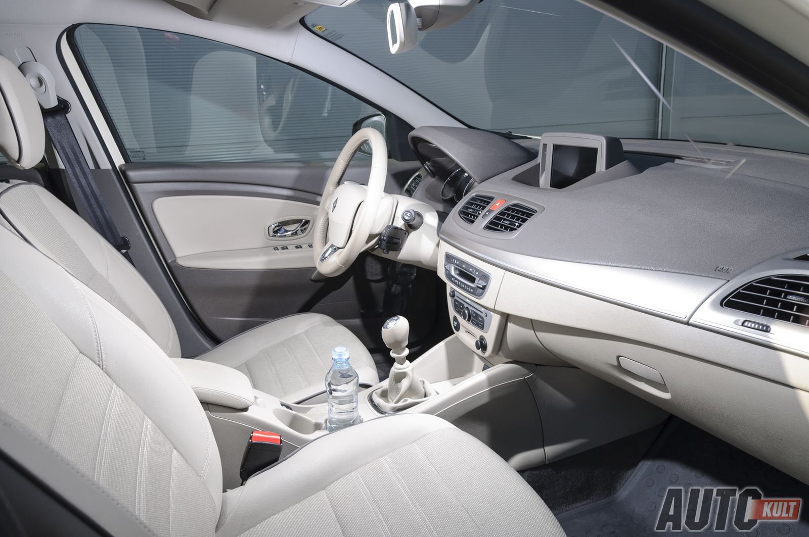 Opel Astra Sedan vs. Renault Fluence vs. Škoda Octavia vs. Toyota Corolla - galeria testowa 21
