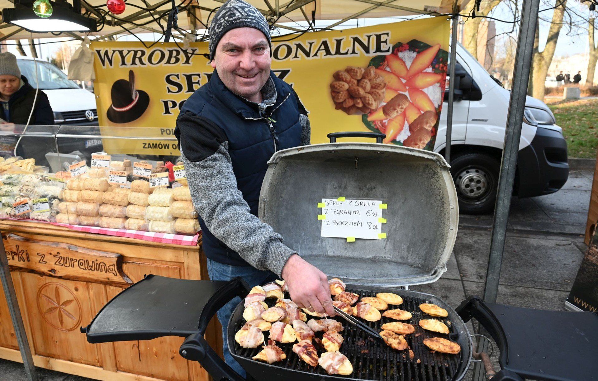 Serek z grilla z żurawiną - 6 złotych.