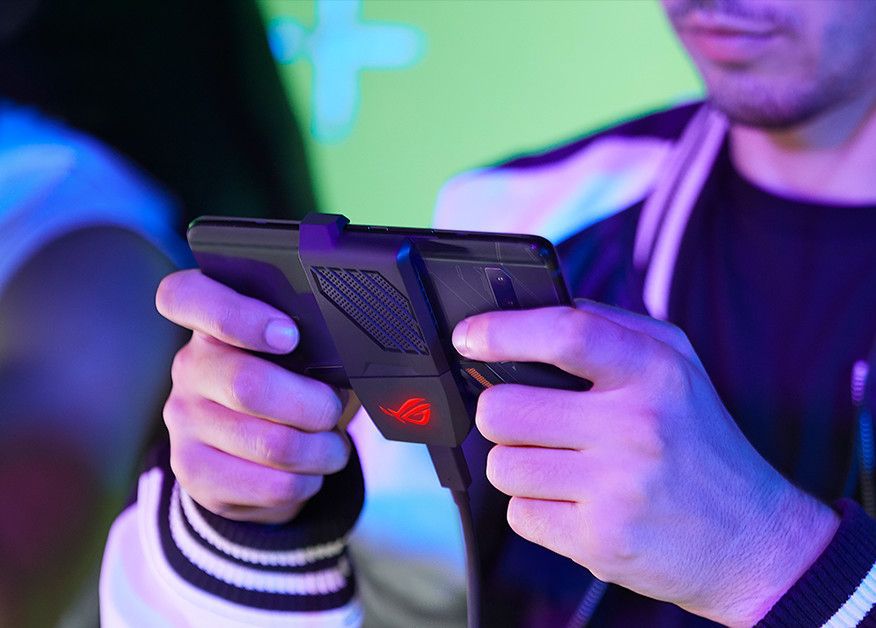 ASUS ROG Phone w sprzedaży w Polsce. Cena nie jest niska, ale to prawdopodobnie najlepszy sprzęt dla graczy 5