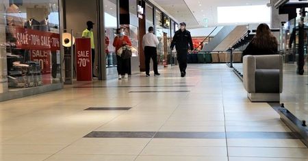 Wrocław. Policjant na zakupach z rodziną. Dopadł złodziei