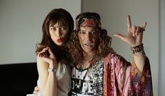 Antonio Banderas i Olga Kurylenko w filmie "Gun Shy"