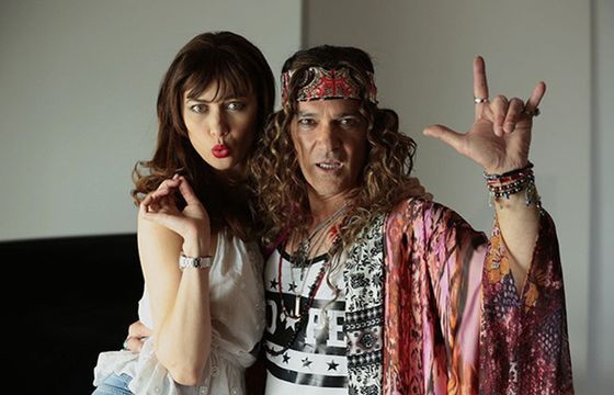 Antonio Banderas i Olga Kurylenko w filmie "Gun Shy"