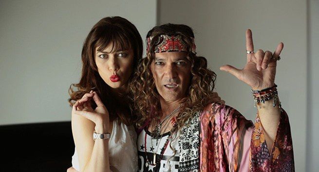 Antonio Banderas i Olga Kurylenko w filmie "Gun Shy"