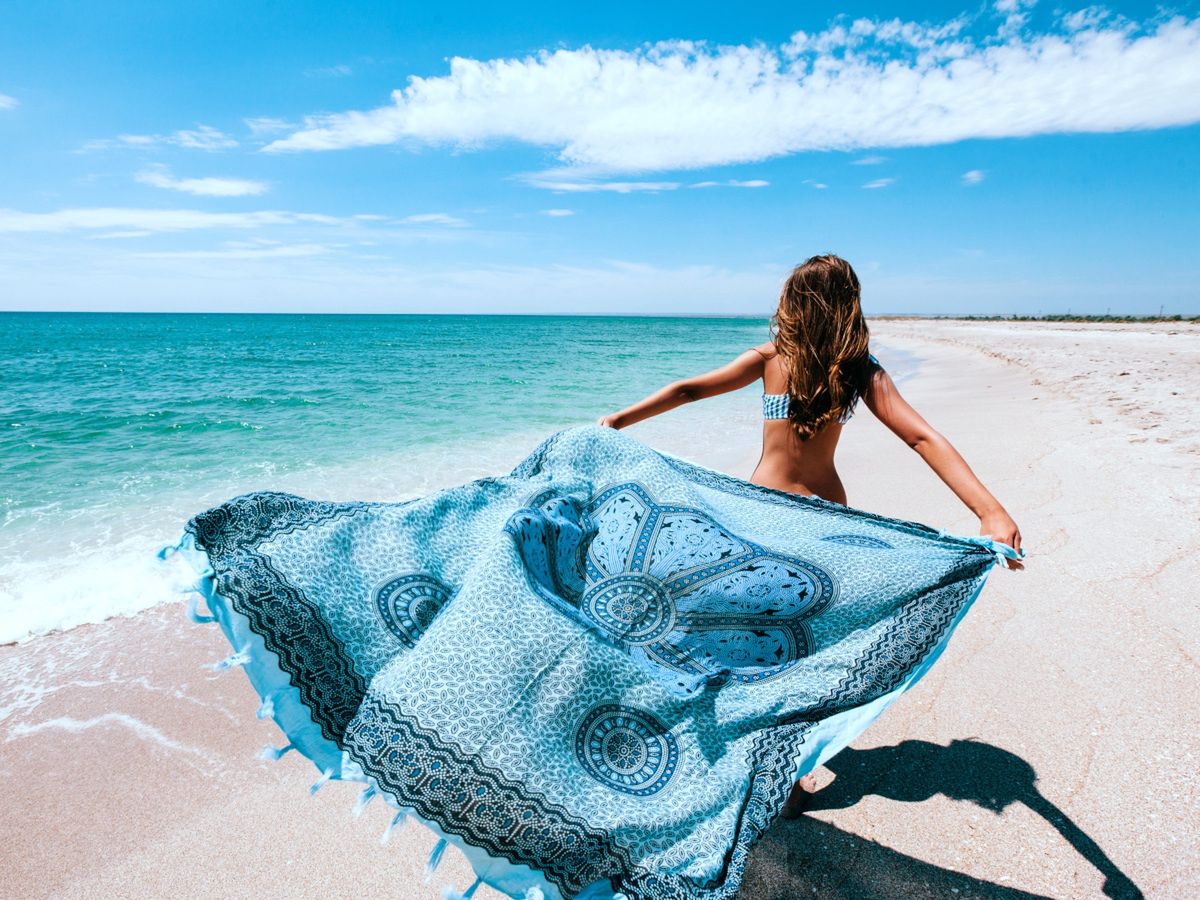 Pareo to klasyczny dodatek do plażowej stylizacji 