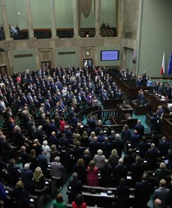 Sejmowe wódka, koniak, gin i amaretto. Ujawniamy, co politycy mogą wypić w "barze za kratą"