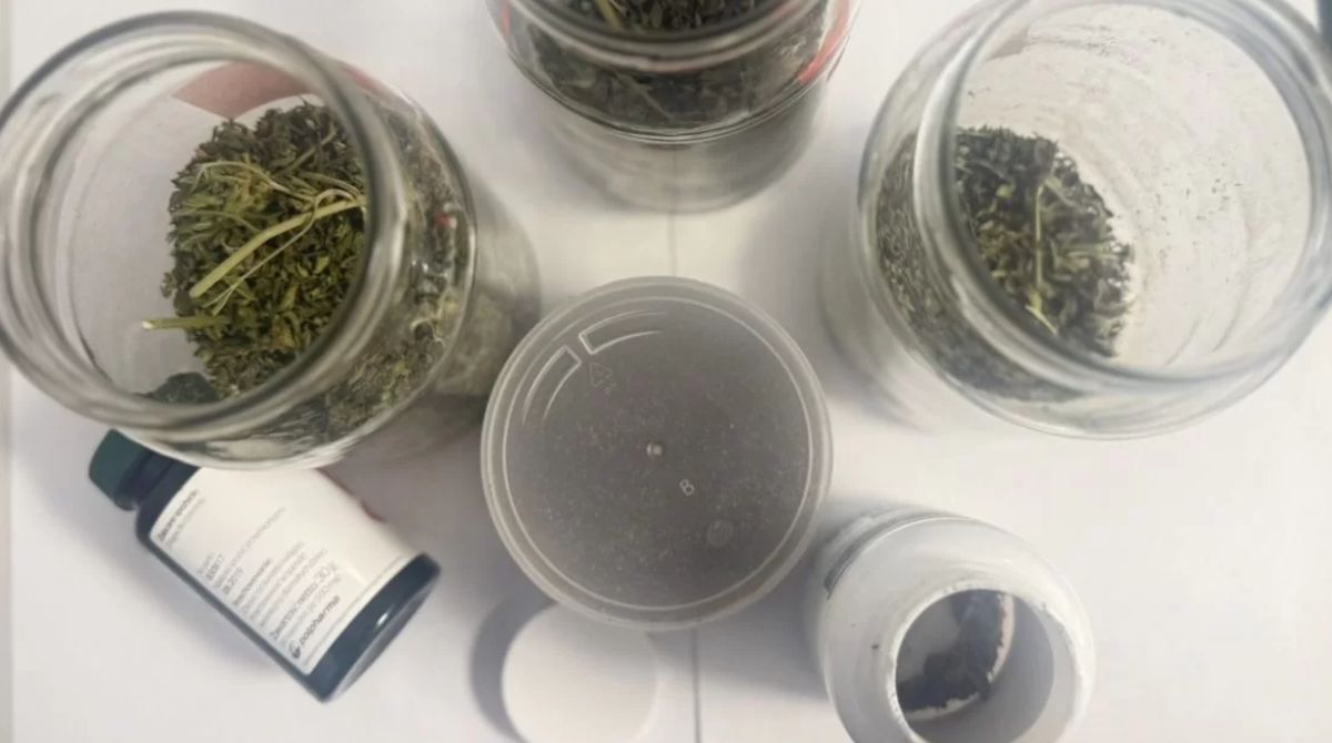 Marihuana w domu 58-latka. Mężczyzna został zatrzymany.