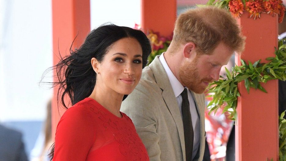 Mija rok, odkąd Meghan i Harry obwieścili światu, że porzucają przywileje i obowiązki pracujących członków rodziny królewskiej