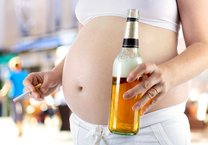 Kobiety ciężarne nie powinny przyjmować alkoholu w żadnych, nawet najmniejszych ilościach.