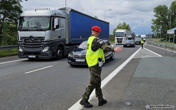 Świecko: Dwa pasy i tysiące kontroli. Wśród zatrzymanych pijany kierowca