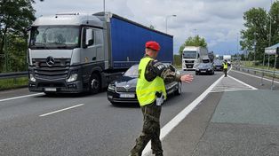 Świecko: Dwa pasy i tysiące kontroli. Wśród zatrzymanych pijany kierowca