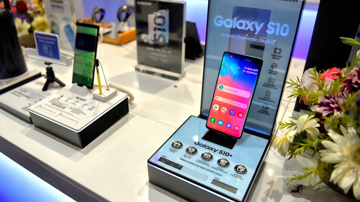 Samsung S10 po aktualizacji oferuje nowe funkcje (Getty Images)