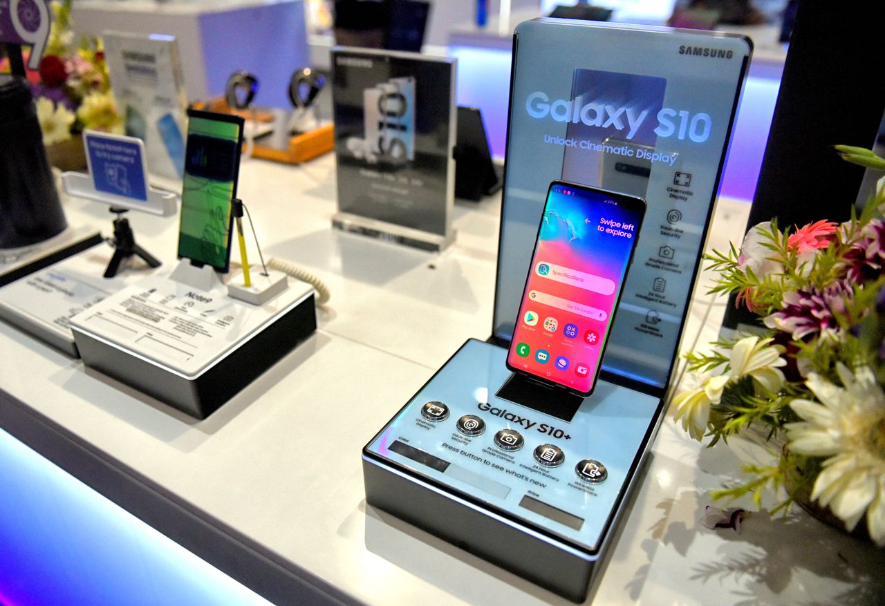 Samsung S10 po aktualizacji oferuje nowe funkcje (Getty Images)