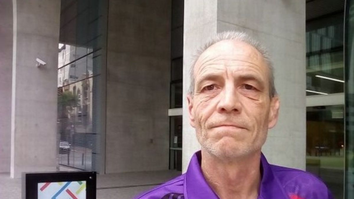 Simon Dorante-Day podaje się za syna księcia Karola i księżnej Kamilii. Twierdzi, że przyszedł na świat, gdy "rodzice" byli jeszcze nastolatkami