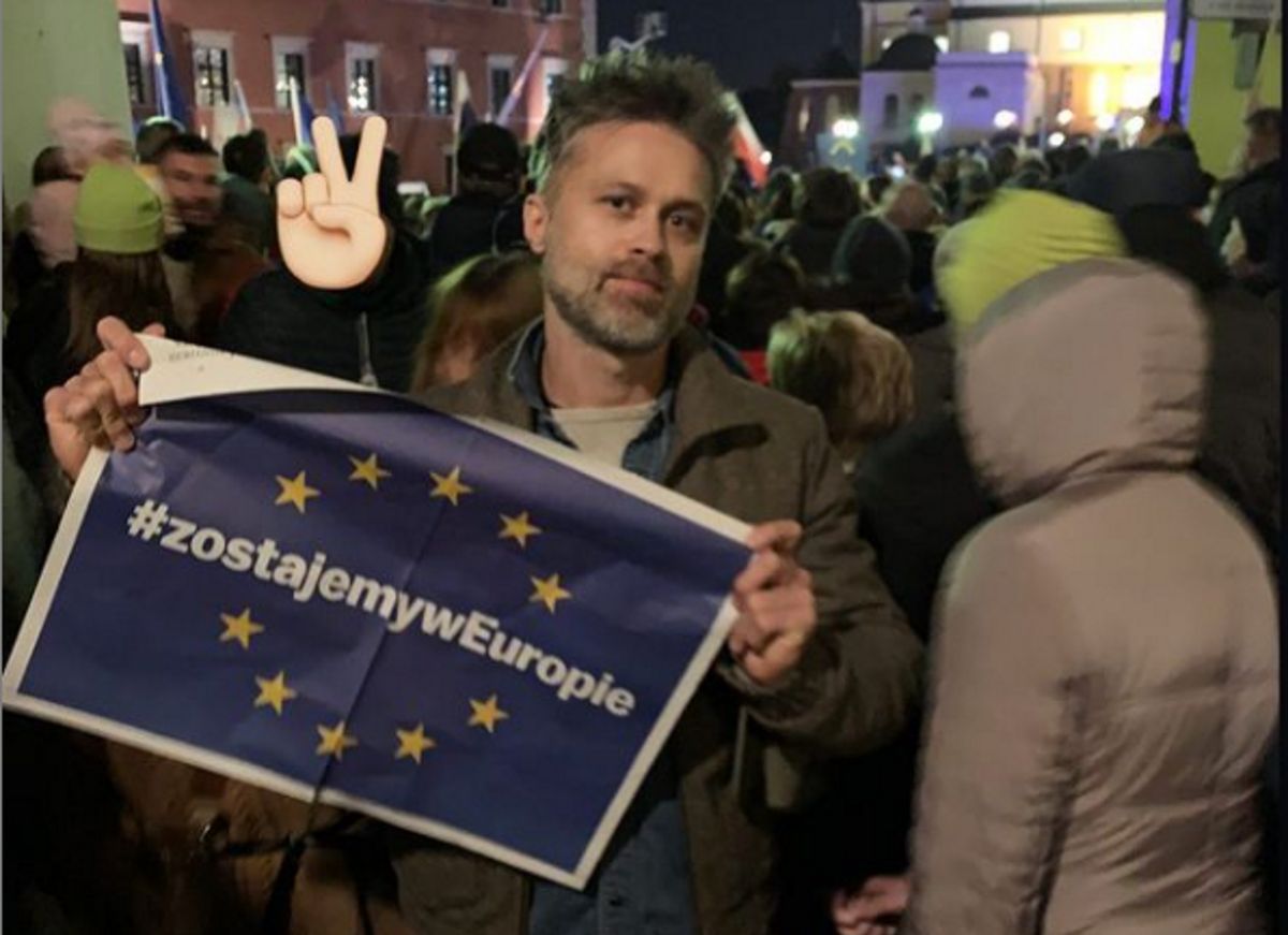 Maciej Zakościelny na prounijnej manifestacji w Warszawie