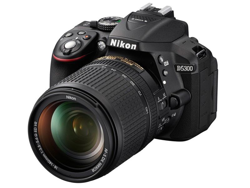 Nikon D5300 – bez filtra AA i z lepszym ekranem, Wi-Fi i GPS