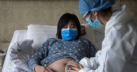 Koronawirus. Złe wieści dla ciężarnych. Naukowcy biją na alarm