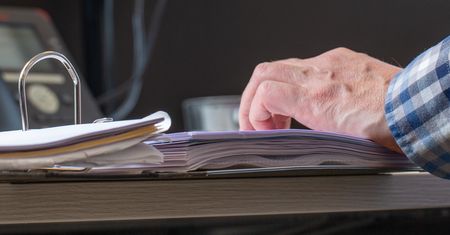 Rozwiąż krzyżówkę o kontroli dokumentów. Ile haseł odkryjesz?