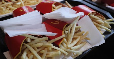 Były pracownik McDonald's zdradza specjalny trik. Frytki pozostaną chrupkie