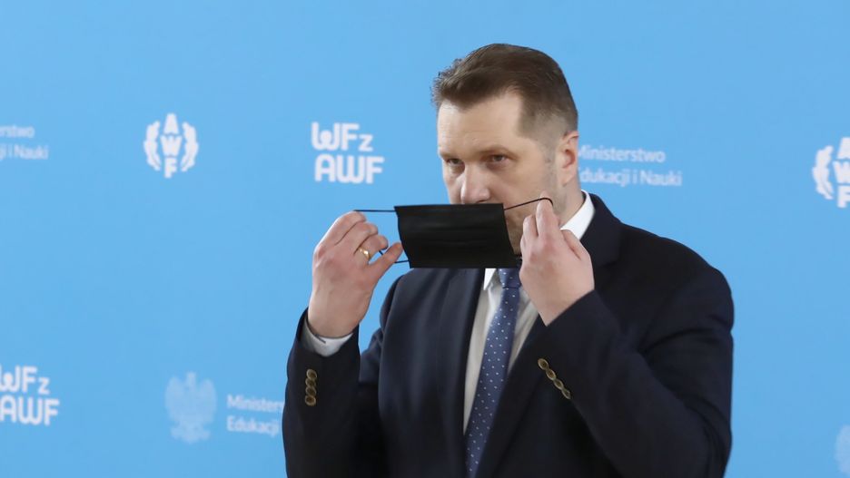 Czarnek: mój telefon też jest gdzieś przez kogoś słuchany 